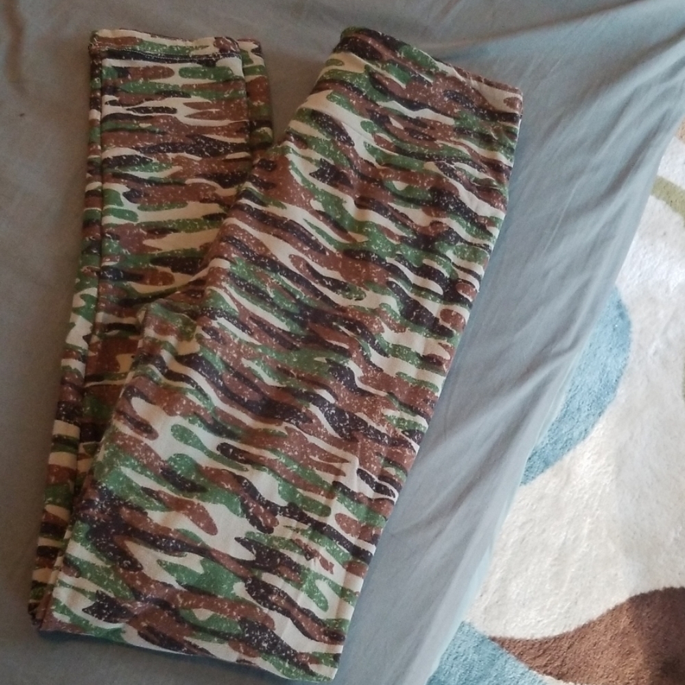 Lularoe camo legging